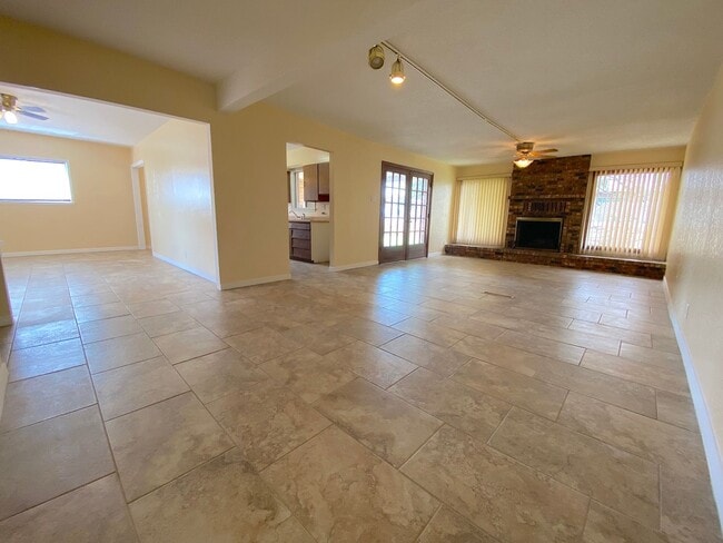 Foto del edificio - Northeast El Paso 3 Bed Refrig A/C! All Tile Flooring