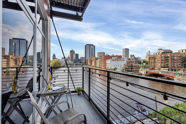 Foto del edificio - 106 W Seeboth St
