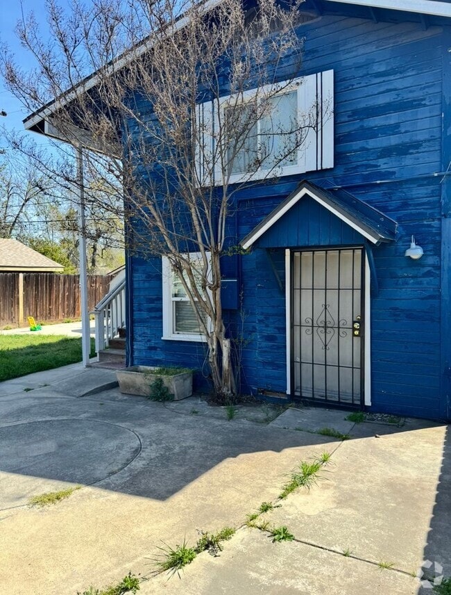 Building Photo - 1324 N Farris Ave