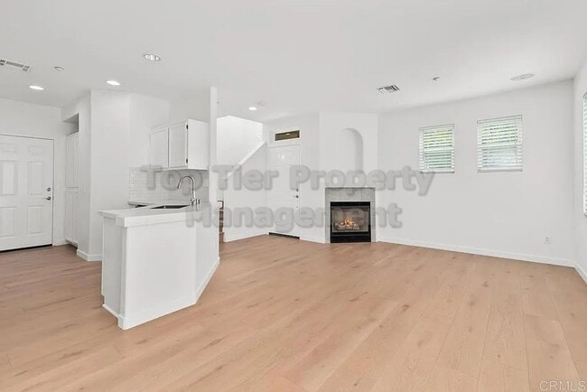 Building Photo - ***Beautiful Like-New 2 bed / 2.5 bath / 1...