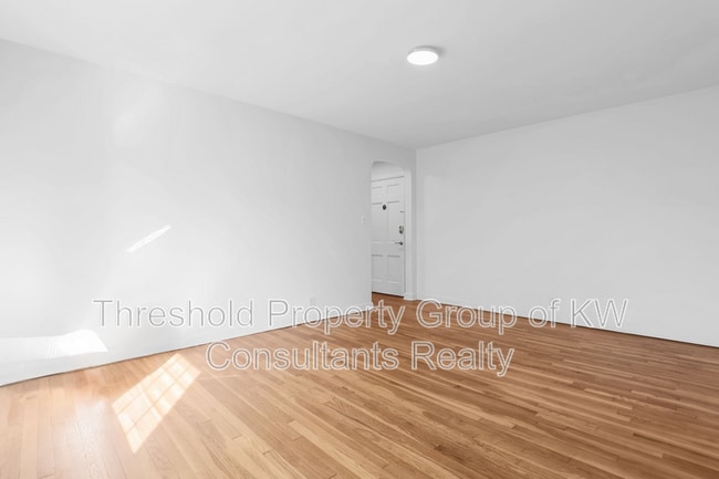 Foto del edificio - 451 E Town St