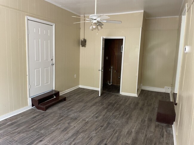 Building Photo - 210 Wildwood Terrace