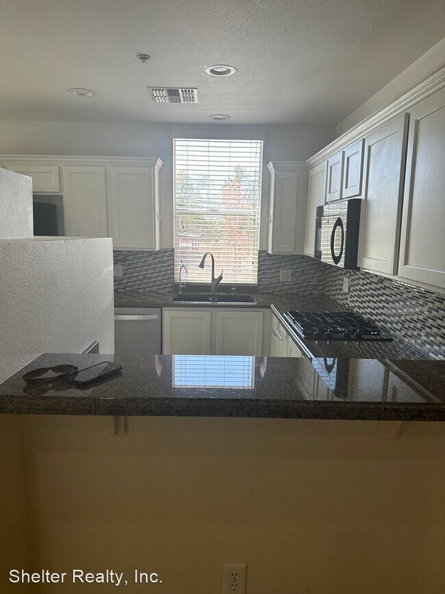 Building Photo - 2 br, 2 bath House - 67 E Agate Avenue #203