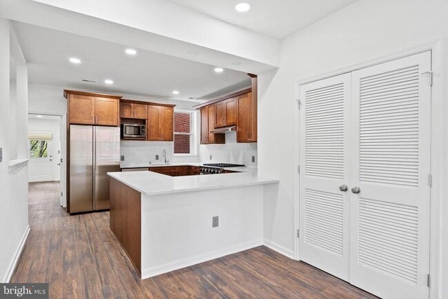 Foto del edificio - 931 Westminster St NW