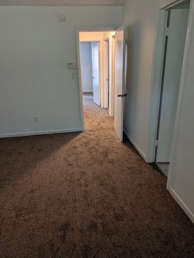 Building Photo - THE PERFECT 3 BEDROOM 2 BATHROOMS RANCH HO...
