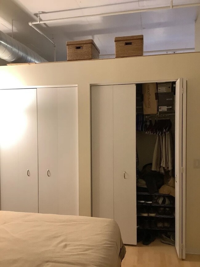 Building Photo - 212 E Cullerton St