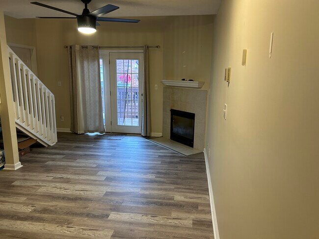 Photo - 1138 Neon Way Apartment