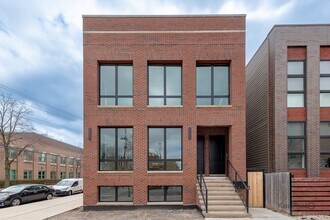 Building Photo - 901 W Cullerton St