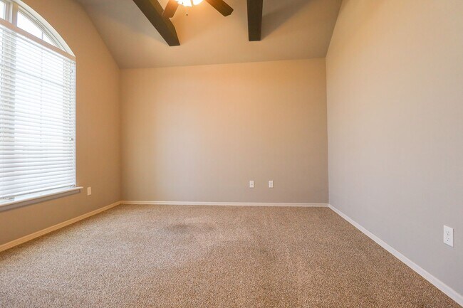 Foto del edificio - Spacious 3 Bedroom / 2 Bathroom with Modern Upgrade