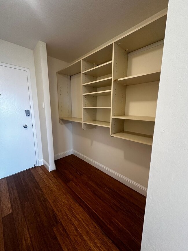 Building Photo - Ocean Views!!! Large and Spacious 2BR/2BA ...