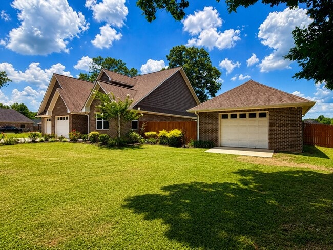 Building Photo - 40049 Back Nine Dr