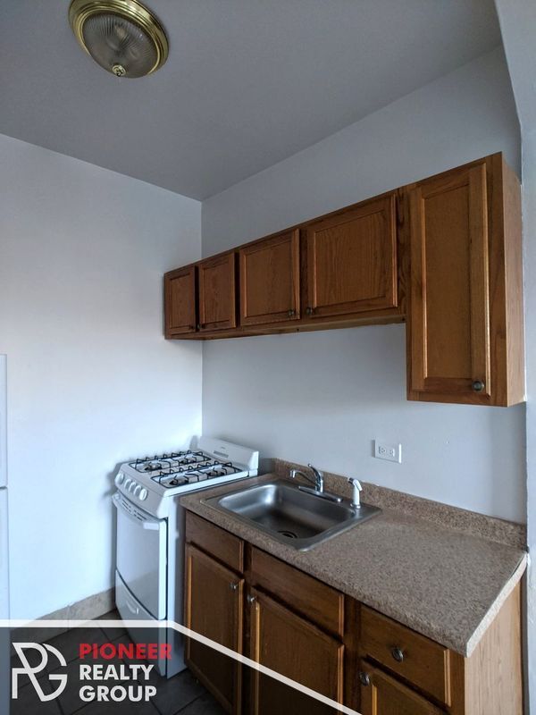 Foto del edificio - 4851 N Damen Ave