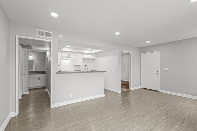 Building Photo - Cerro Vista Apartments