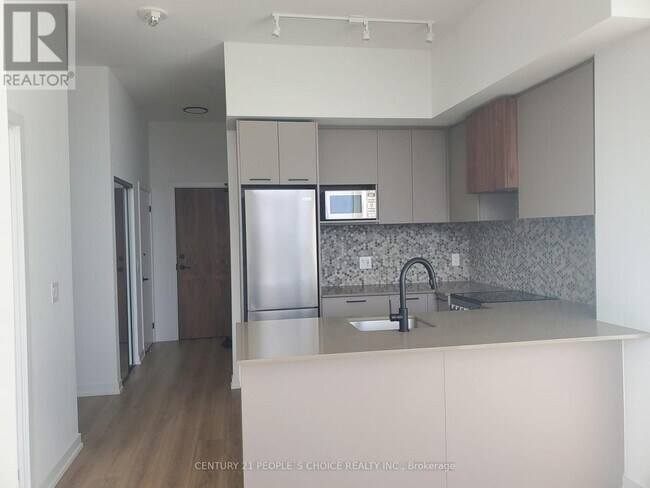 Building Photo - 10 Lagerfeld Dr