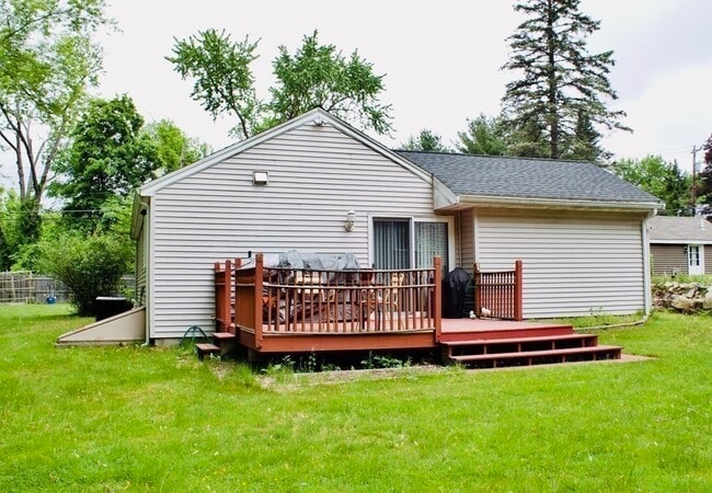 Building Photo - 203 Boston Post Rd