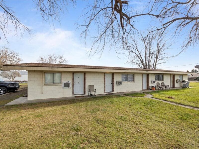 Primary Photo - 800 N Irving St