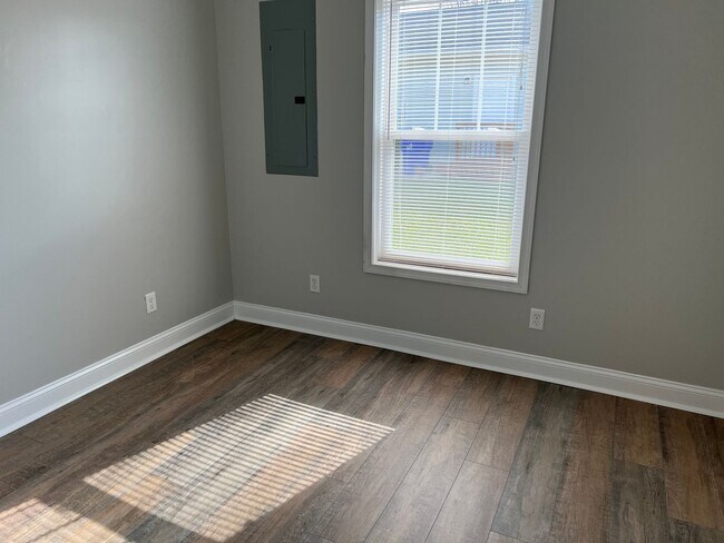 Foto del edificio - Remodeled 3 Bedroom Single Level Home in C...