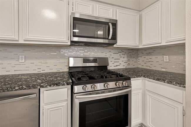 Building Photo - 7622 Poitiers Dr