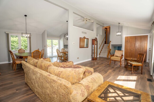 Foto del edificio - 16409 Winding Creek Rd