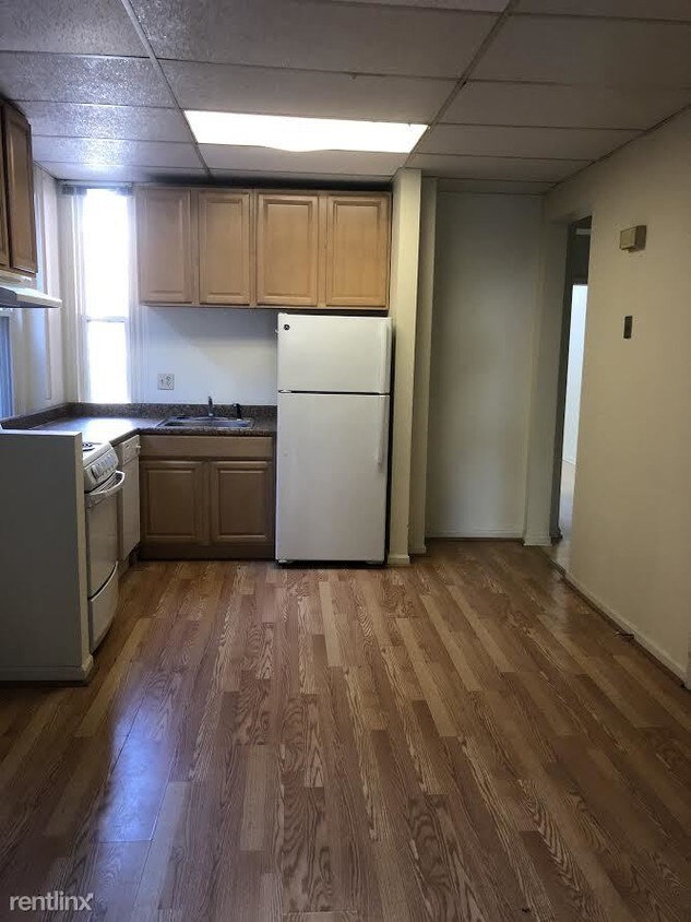 2 br, 1 bath - 135 Howe St Apt A A - 2 br, 1 bath  - 135 Howe St Apt A A