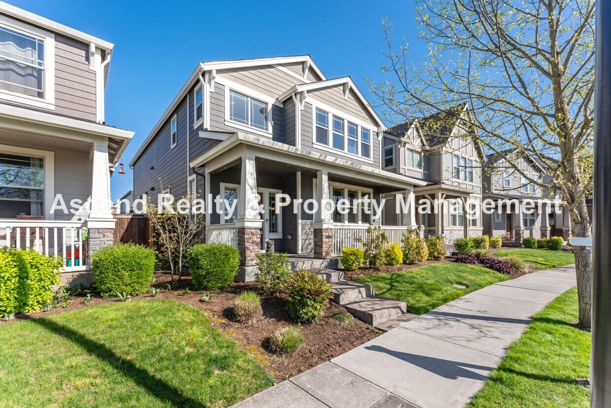 Foto principal - Available NOW! Spacious North Plains 4 Bed...