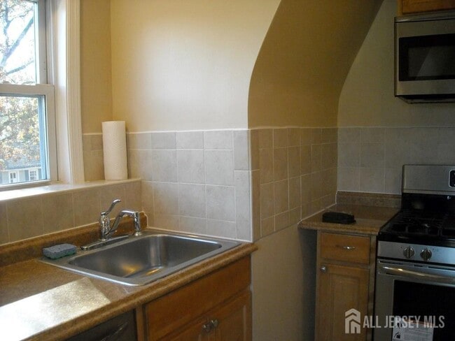 Building Photo - 301 Penfield Pl