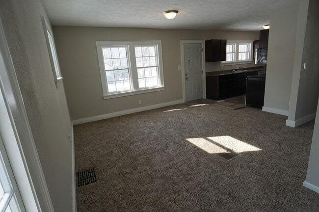 Building Photo - Cute Updated Three Bedroom Home In North L...