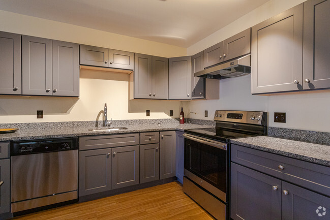 62 Roxbury St Kitchen - Washington Park of Keene