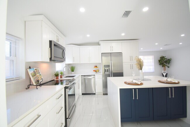 Building Photo - 3541 NW 37th Ave