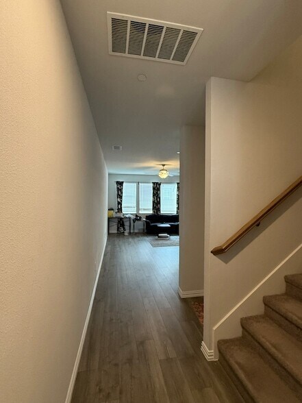 Building Photo - 1108 Bowie Dr