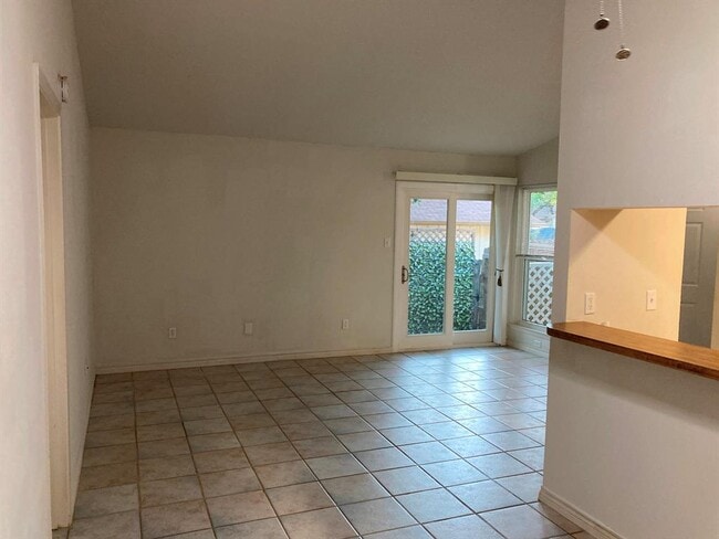 Foto del edificio - 4507 Brown Bark Pl