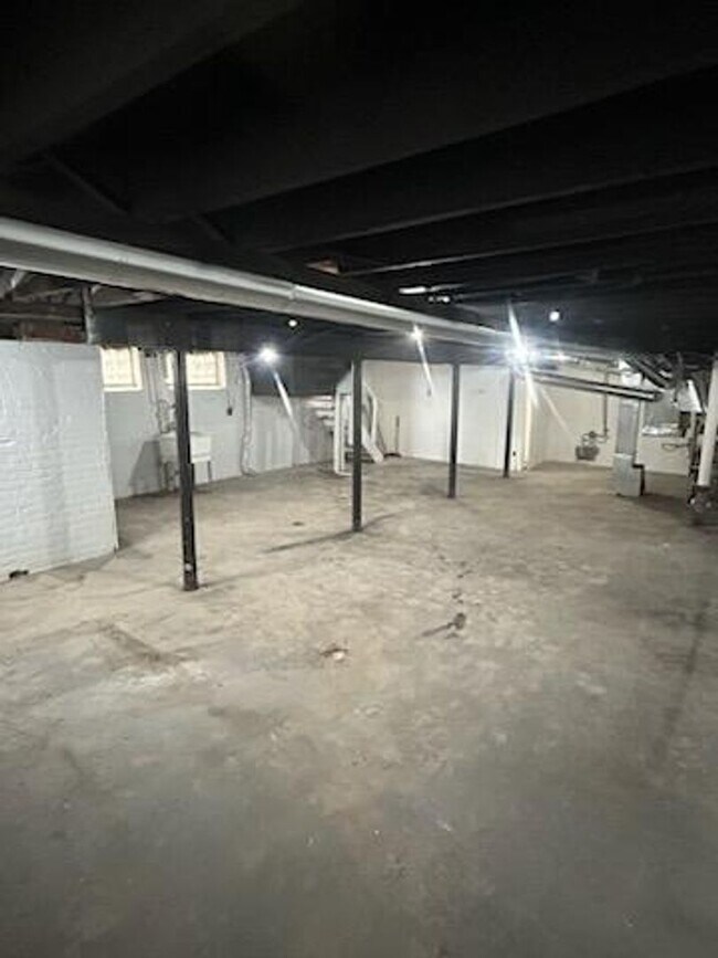 Building Photo - 4676 Courville - 3 BEDS & 1.5 BATH FOR RENT!