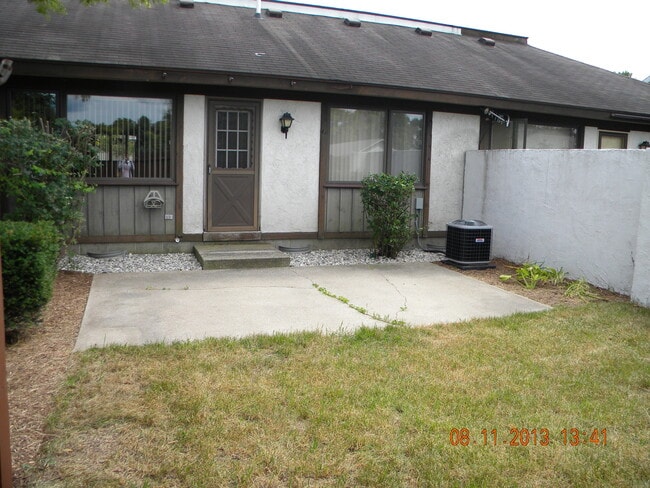 Private patio - 511 E 3rd St