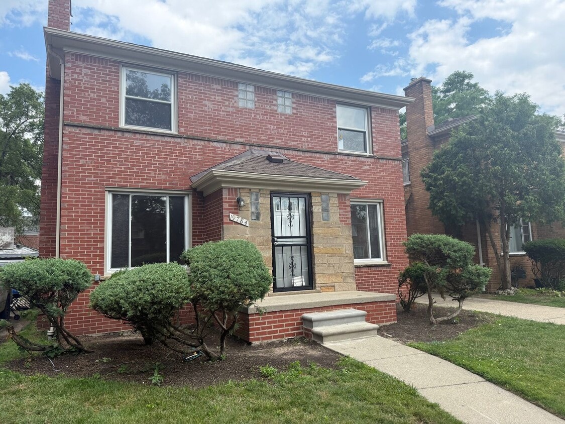 COMING SOON!! Charming Colonial 3 Bedroom - COMING SOON!!  Charming Colonial 3 Bedroom