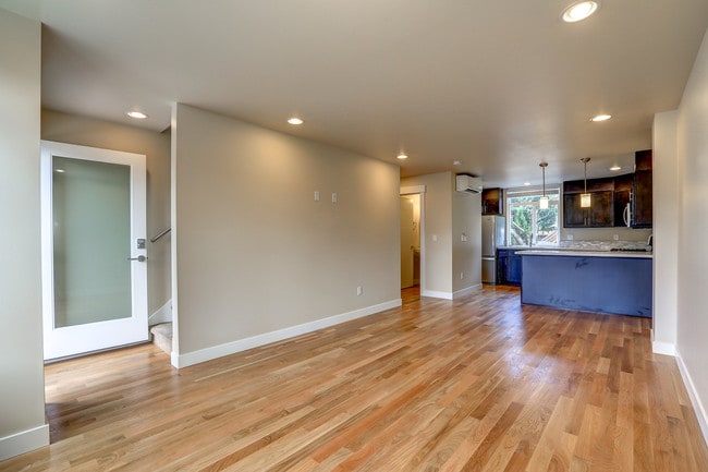 Building Photo - 423 NE Maple Leaf Pl
