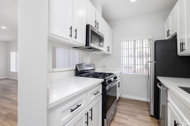 Interior Photo - 1620 South Bentley Ave