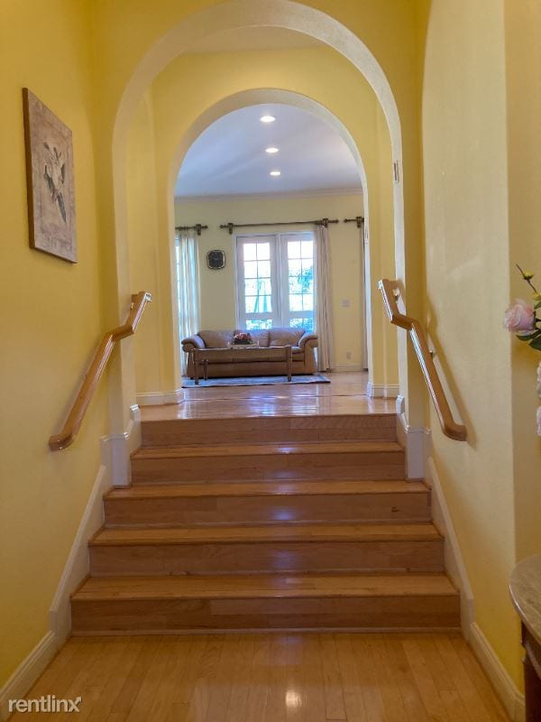 Building Photo - 4 br, 3.5 bath House - 6 Whiting Ct.