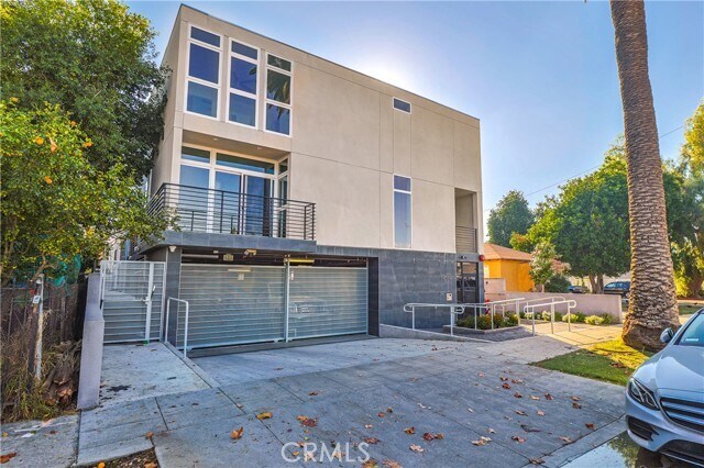 Primary Photo - 14754 Gilmore St