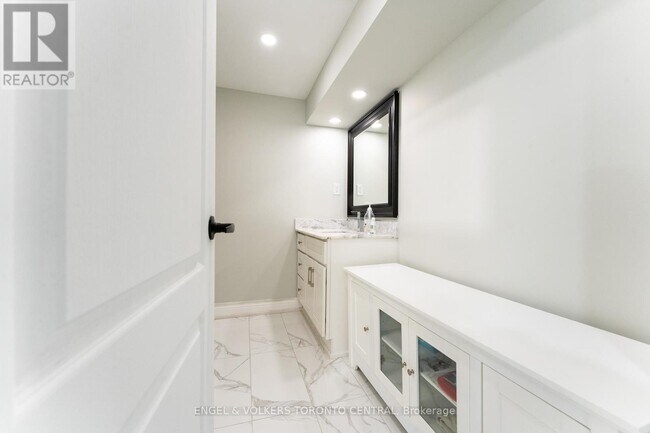 Photo du bâtiment - 767 Phillip Murray Ave