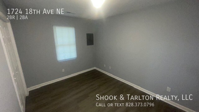 Building Photo - 1724 18th Ave NE