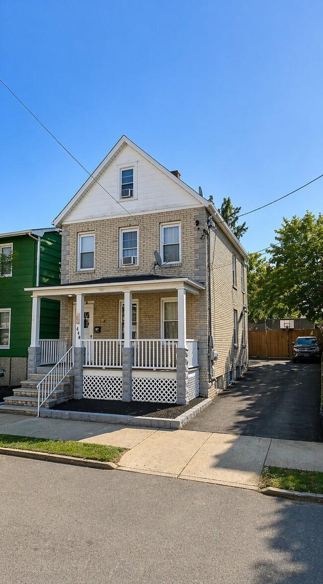 Building Photo - 446 Baker Pl