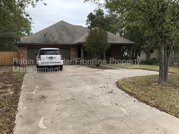 Primary Photo - 304 S Bowie Dr