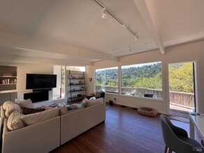 Building Photo - 370 Lovell Ave