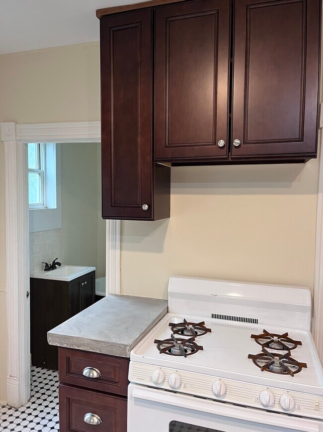 616 Linden St W Unit 1 Main Level, Stillwater, MN 55082 Apartments