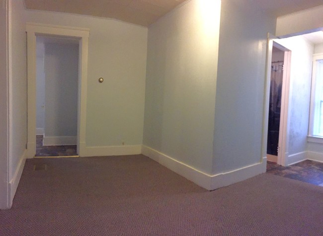 Living Rm - 1411 Portland Ave