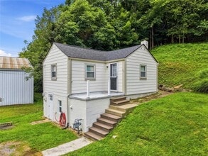 Building Photo - 424 Glenfield Rd