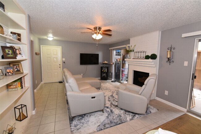 Foto del edificio - 10555 Turtlewood Ct