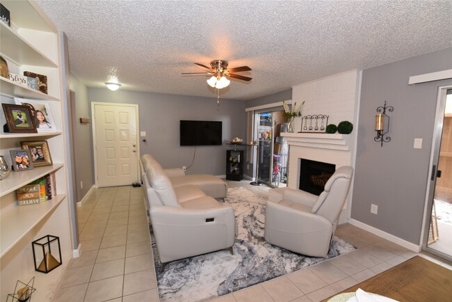 Building Photo - 10555 Turtlewood Ct
