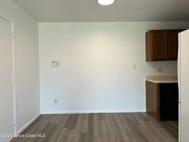 Building Photo - 2130 Forest Knoll Dr NE