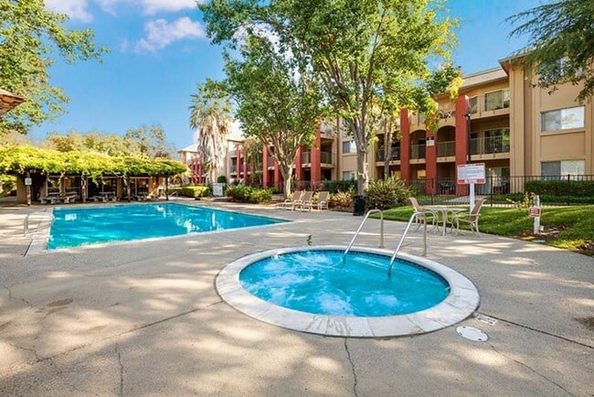 Building Photo - Lakeshore Apartments